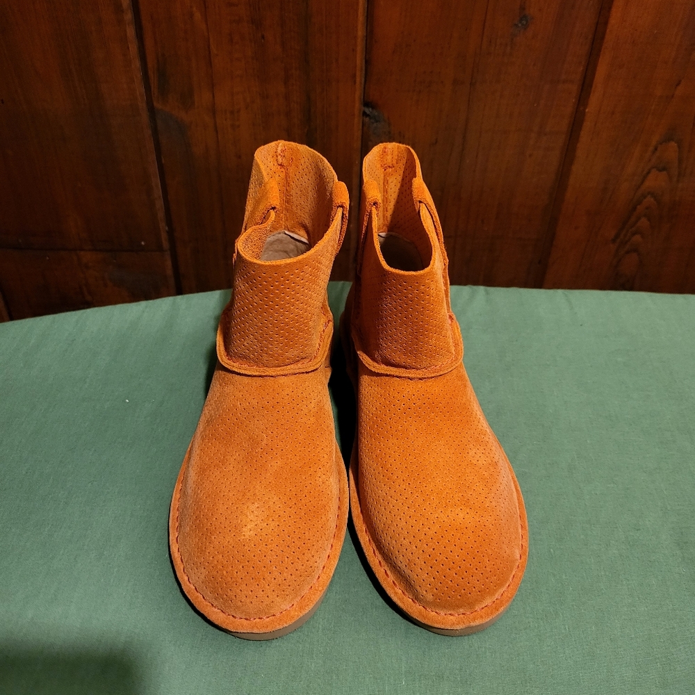 UGG Classic Unlined Mini Perf Boots 6.0.